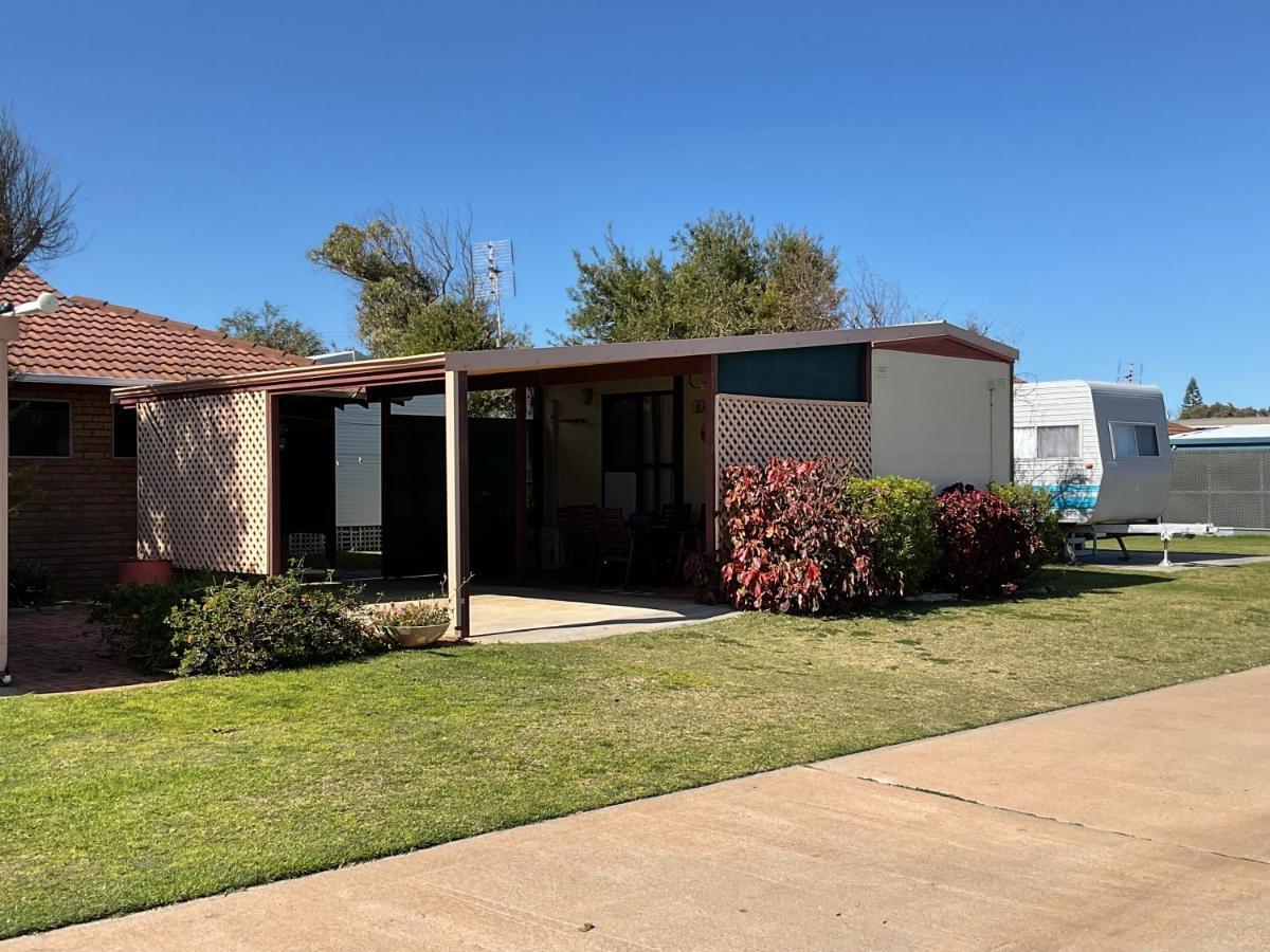 Leander Reef Holiday Park Port Denison Exterior photo